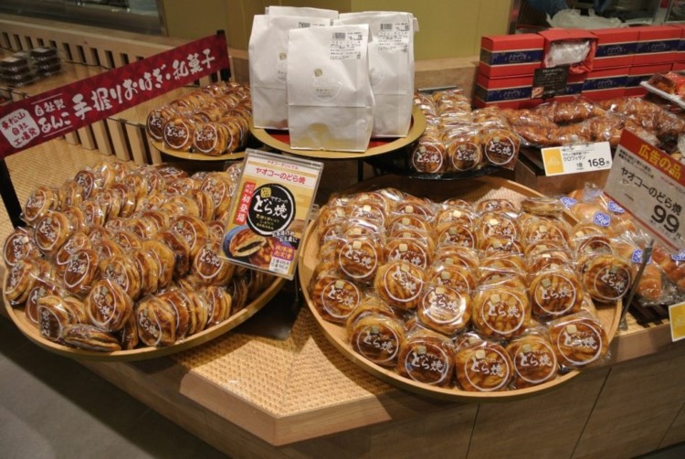 ヤオコー　所沢北原店　どら焼コーナー.jpg